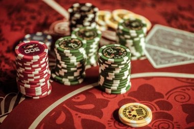 Mega Sevens live dealer drawing card from deck with seven card result displayed